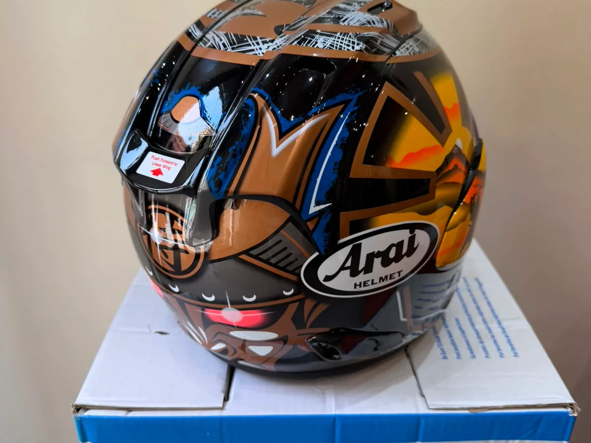 Un casque Arai proposé en location à la boutique MC-Bike Marrakech